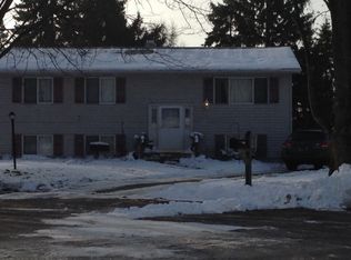 3431 New England Dr, Rockford, IL 61109