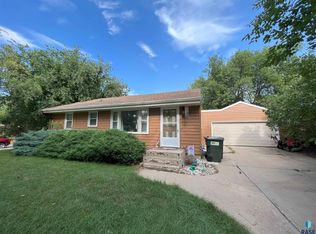412 S 5th Ave, Brandon, SD 57005
