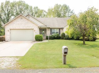 141 Woodland Ct, Brighton, IL