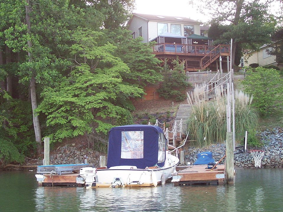 1st image of 513 Lakehaven Dr