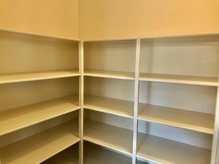 Walk in pantry