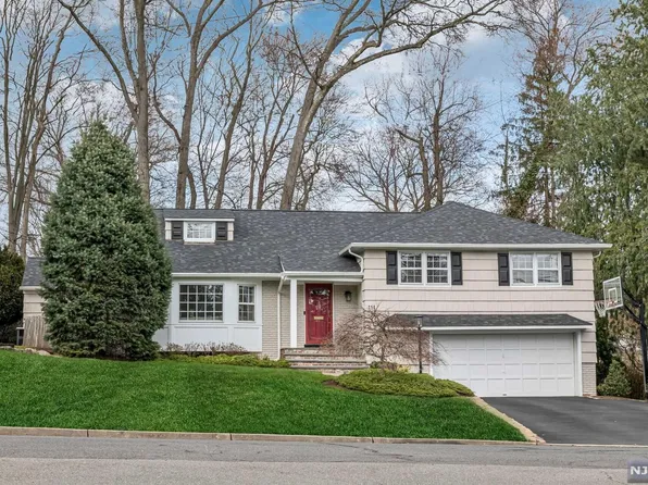 111 Ardmore Rd, Ho Ho Kus, NJ 07423