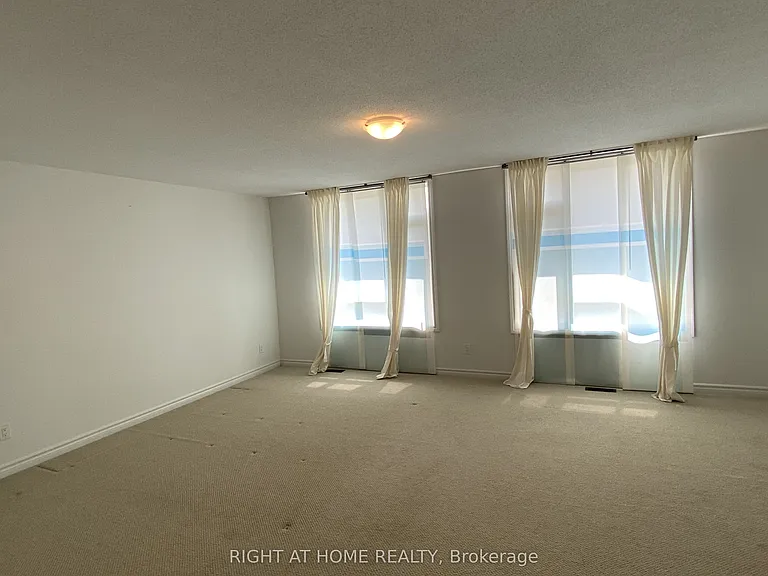 1119 Tischart Cres — Photo 16