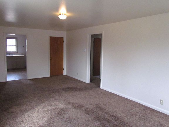 2nd image of 710 S Oak St