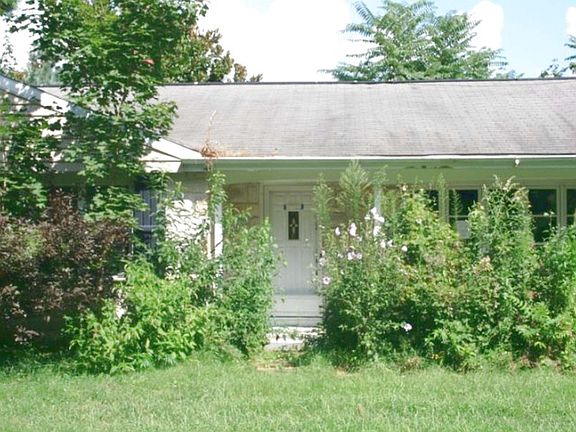 2nd image of 702 Sportsman Ln