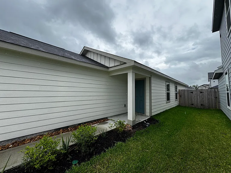 822 Stoney Point Ln — Photo 2