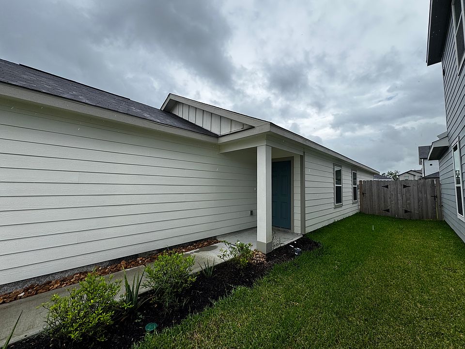 2nd image of 822 Stoney Point Ln