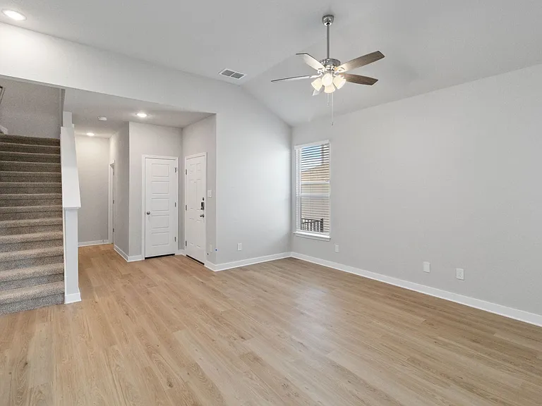 240 Nespral Dr — Photo 13