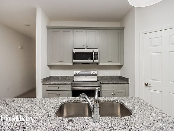 5th image of 572 Crown Rose Dr