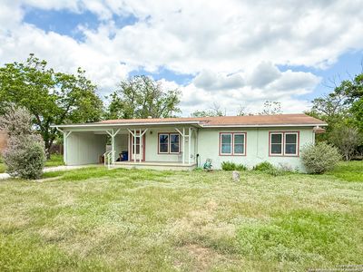 1002 Dove, Devine, TX, 78016