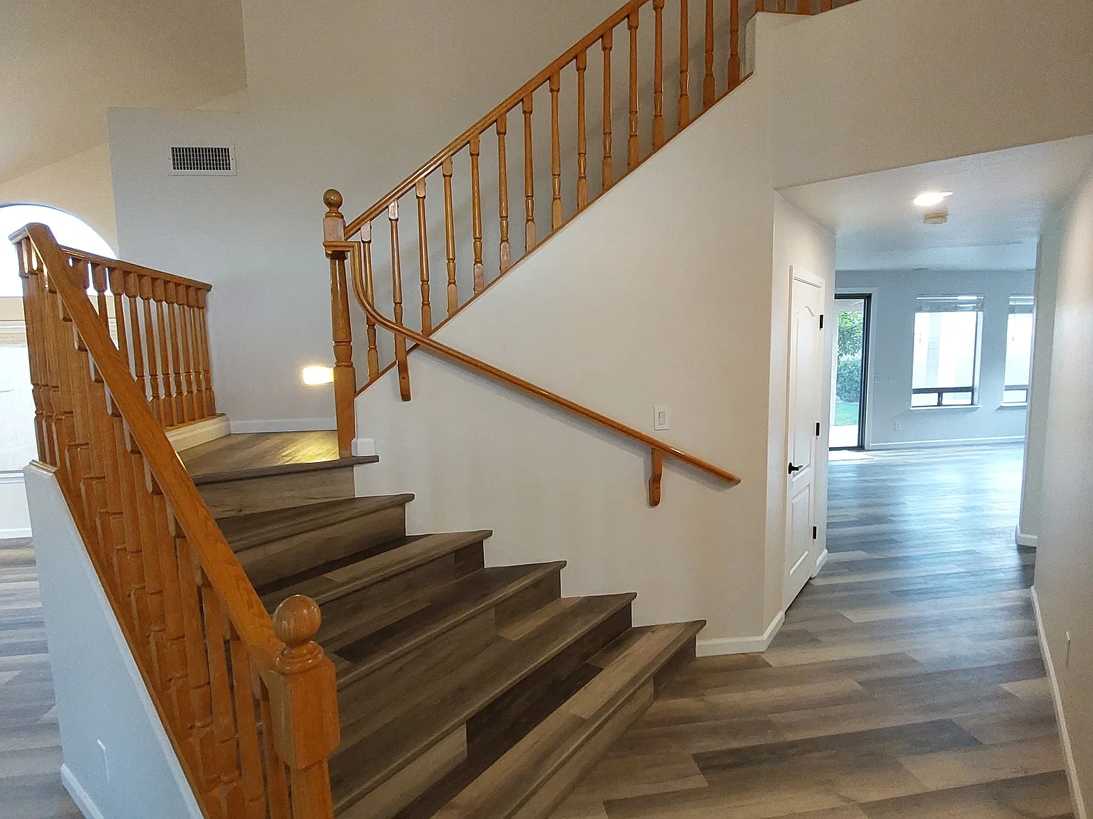 5 bed, 2709 sqft, $3,700 — Photo 2