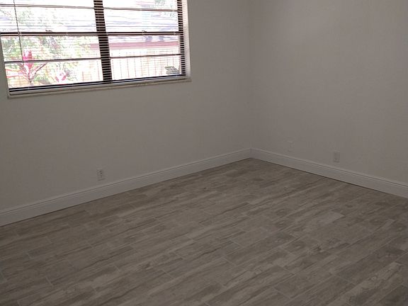 5th image of 510 1/2 7th Ave NE Unit A