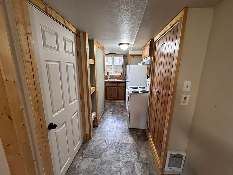 410 Evans St — Photo 7