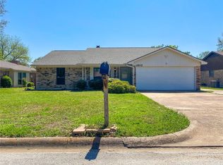 1812 High Ridge Rd, Benbrook, TX 76126