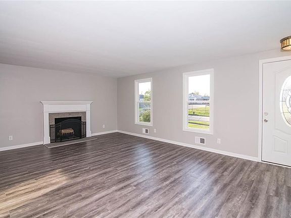 4th image of 49 Guenther Ave