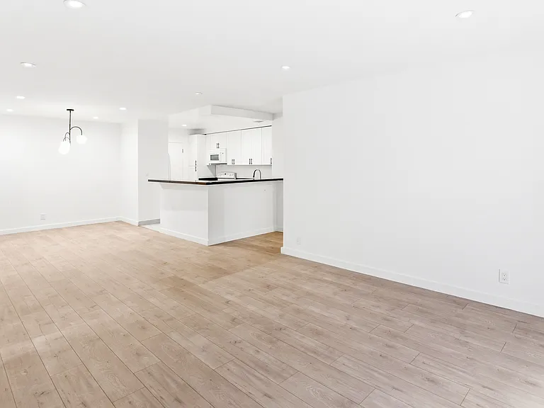 642 NW Knoll Dr — Photo 5
