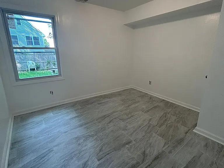 1139 Sewall Ave — Photo 14