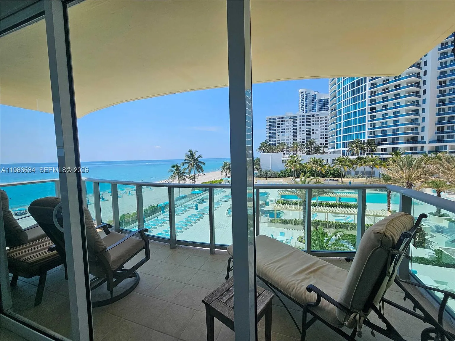 The Wave Condo — Photo 4
