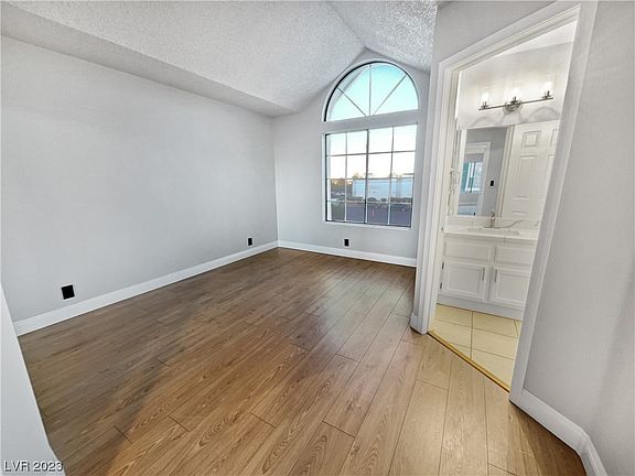 5th image of 3225 Symphony Dr