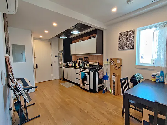 Rented by Signature Property Realty | media 17