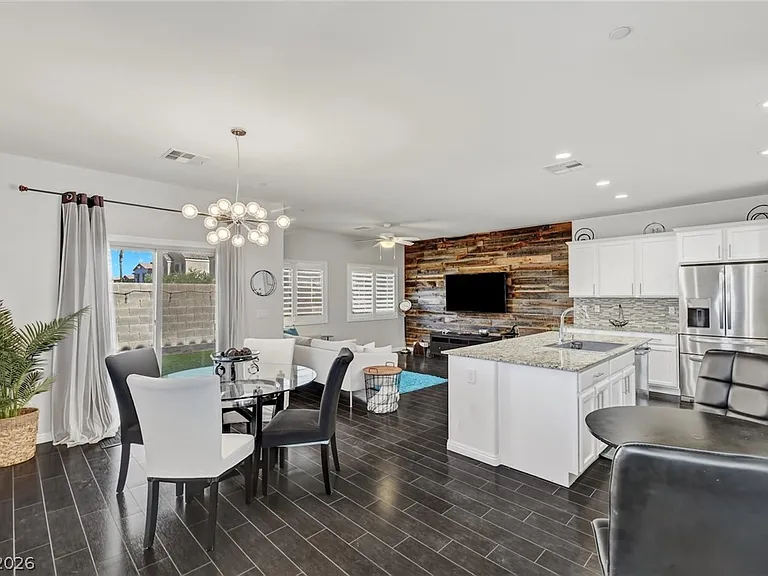 48 Jasmine Point St — Photo 13