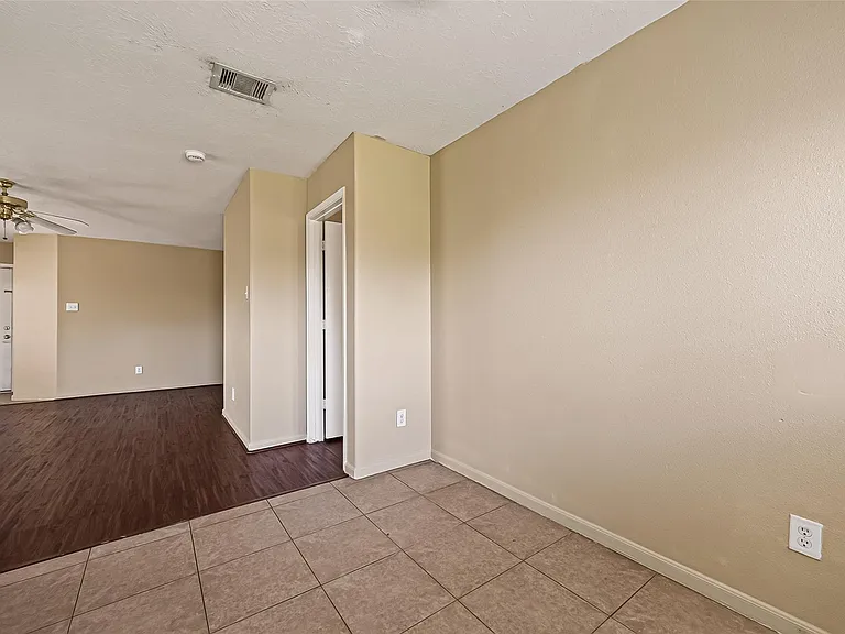 827 Royal George Ln — Photo 14