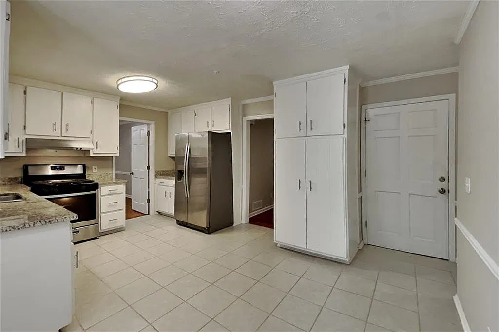 5 bed, 4.0 bath, 3067 sqft, $3,025 — Photo 4