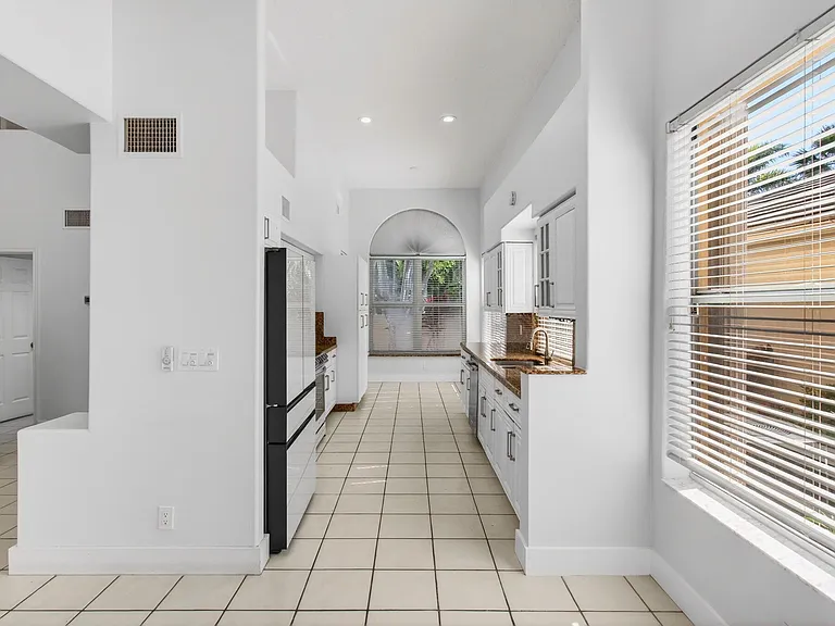 7848 Travlers Tree Dr — Photo 12