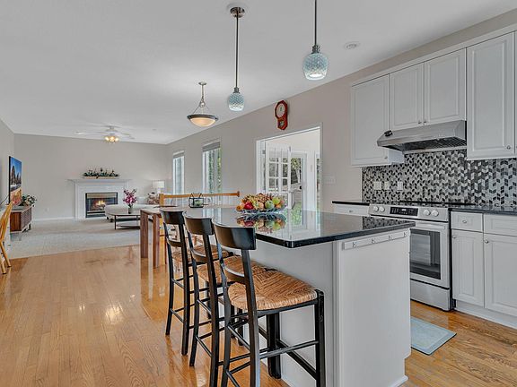 5th image of 3200 Eagle Ridge Dr E