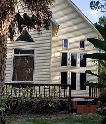 4th image of 1720 20th Ave NE