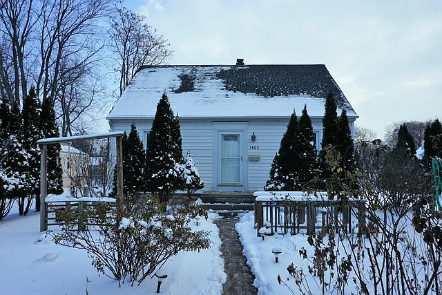 1402 Garden Ln photo 1