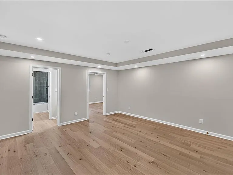 4996 N Peachtree Rd — Photo 6