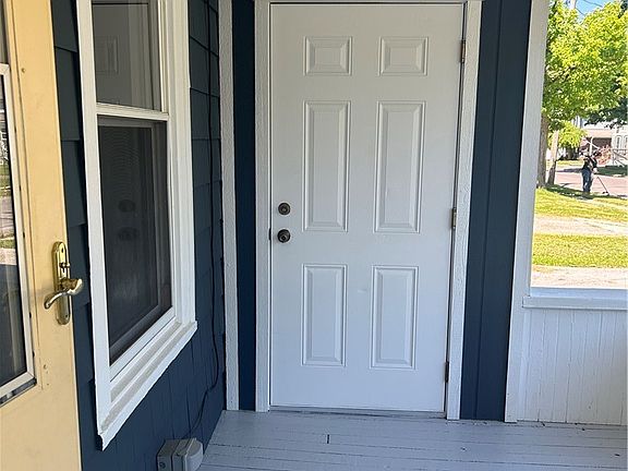 5th image of 623 Cooper St