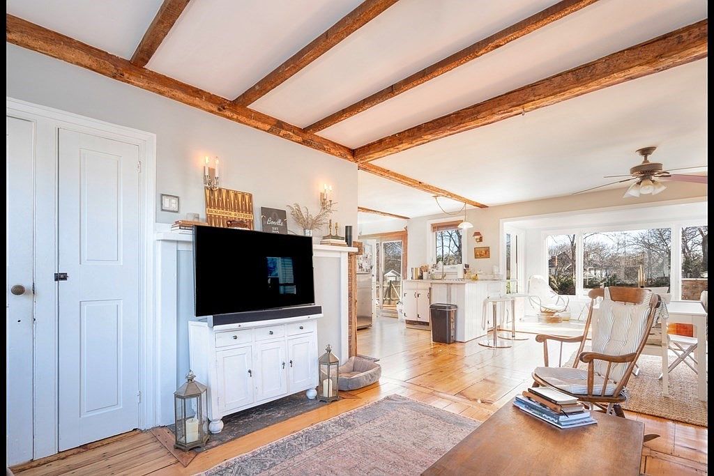 697 Washington St, Whitman, MA 02382 Zillow