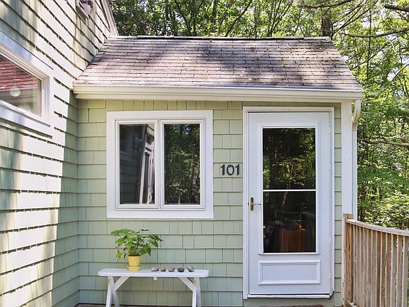 Front deck great for grilling.