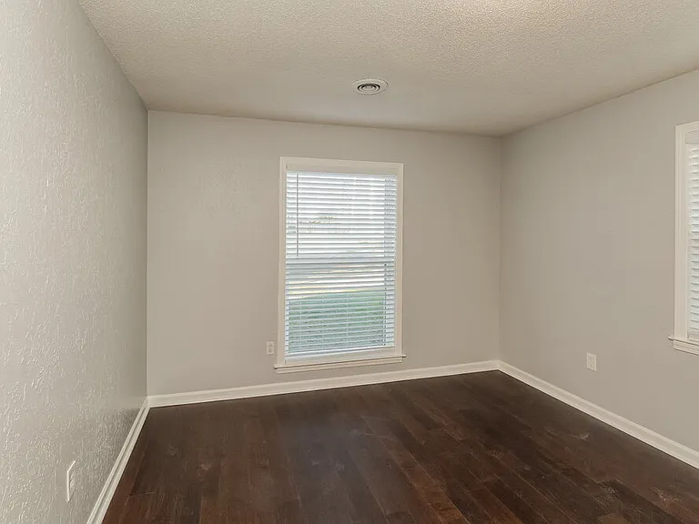 5691 Briarwood Dr — Photo 12