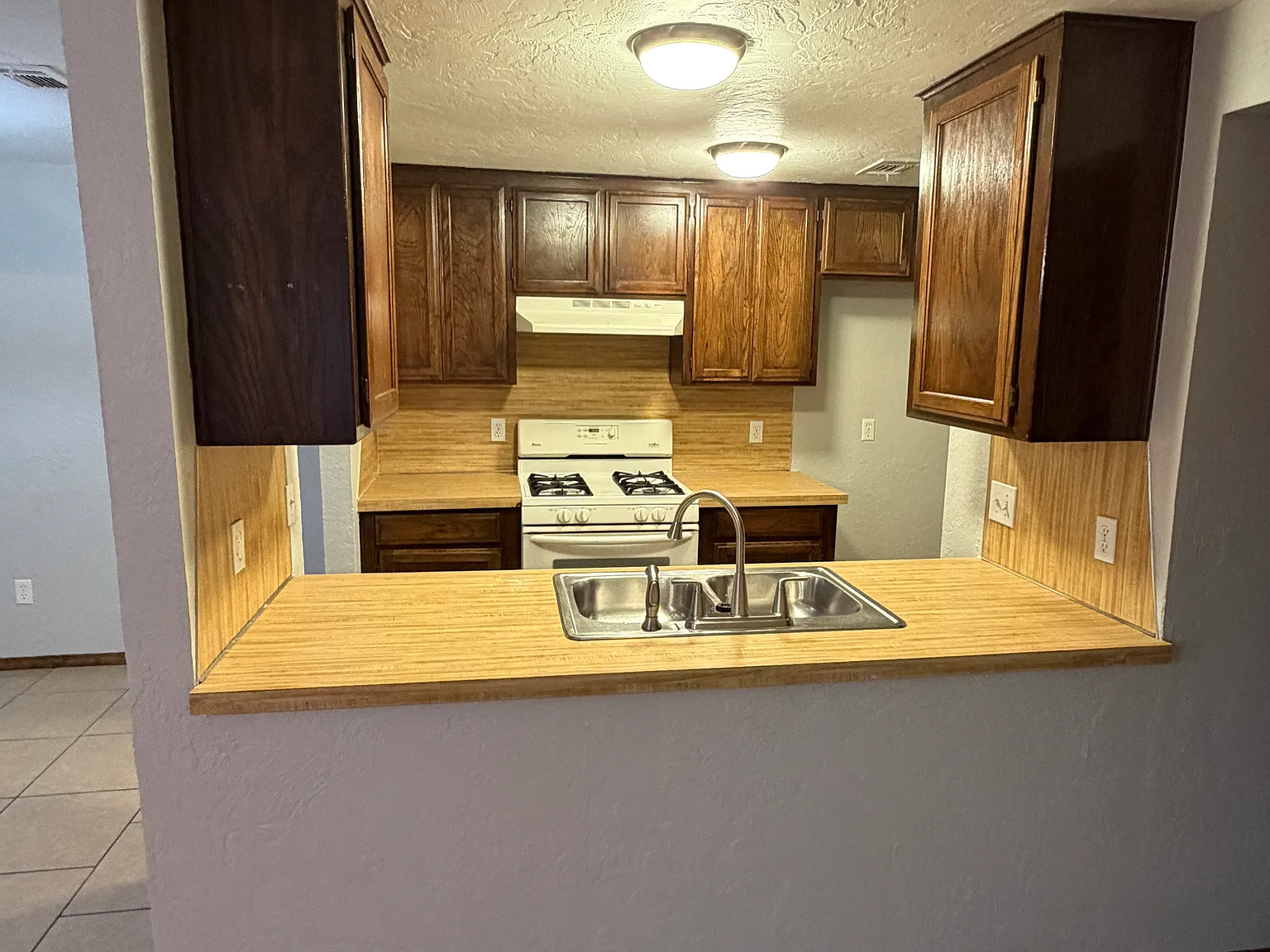 2 bed, 1.5 bath, 1000 sqft, $1,025 — Photo 2