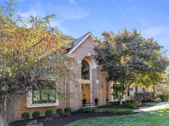 8 Harvester Ct, Sewickley, PA 15143