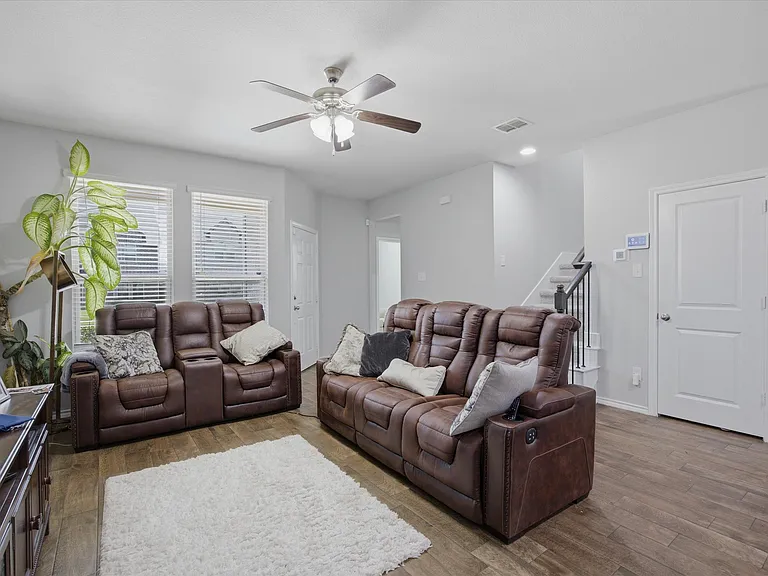 420 Milverton Dr — Photo 11