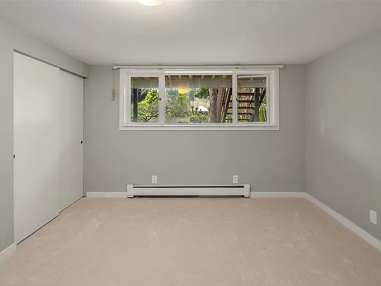 3039 Hunts Point Cir — Photo 9