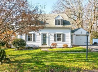 15 Woodridge Cir, Trumbull, CT 06611