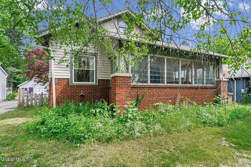 2nd image of 519 Kenwood Avenue
