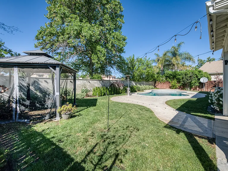 1736 N Holly Ave — Photo 35