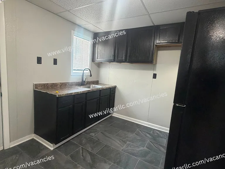 5035 Tod Ave — Photo 3