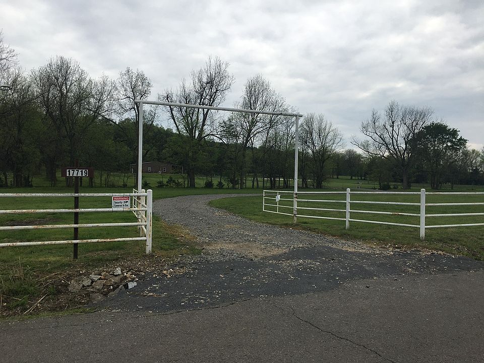 Steel pipe entrance. 