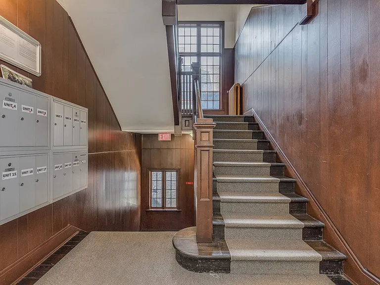 935 Jervis St — Photo 24