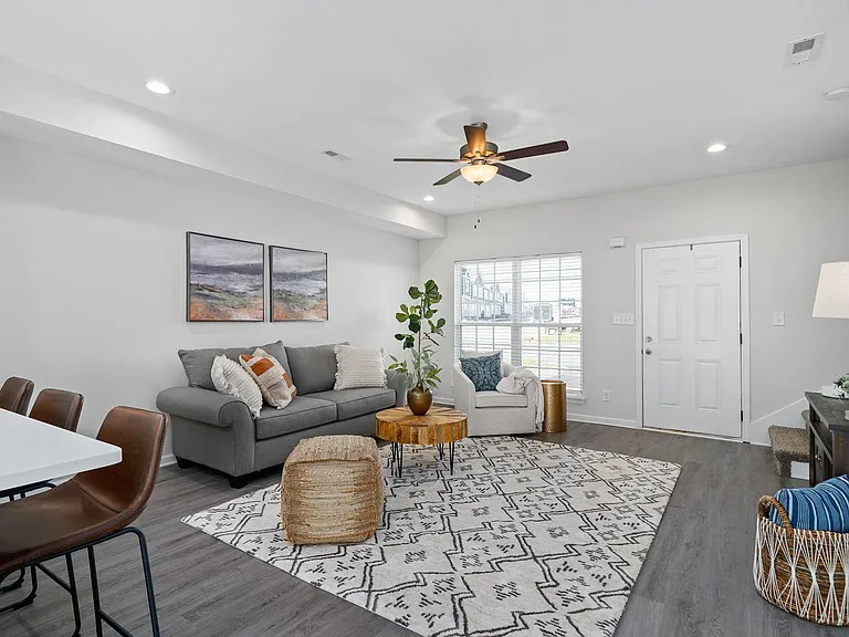 401 Victory Rd — Photo 38