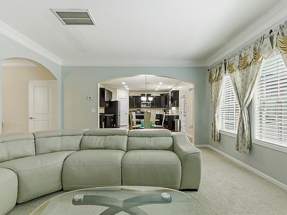 5th image of 113 Somers Ln