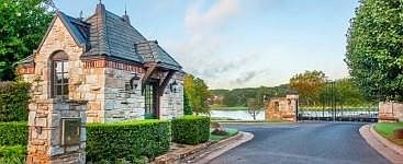1st image of 3800 Stonehurst Dr #12