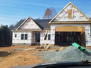 Lost Mountain Rd, Wirtz, VA 24184